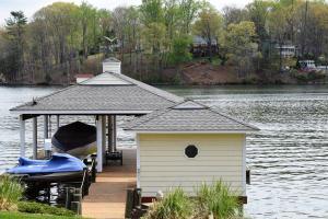 103 Lakemount CIR