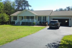 118 DOUGLAS DR