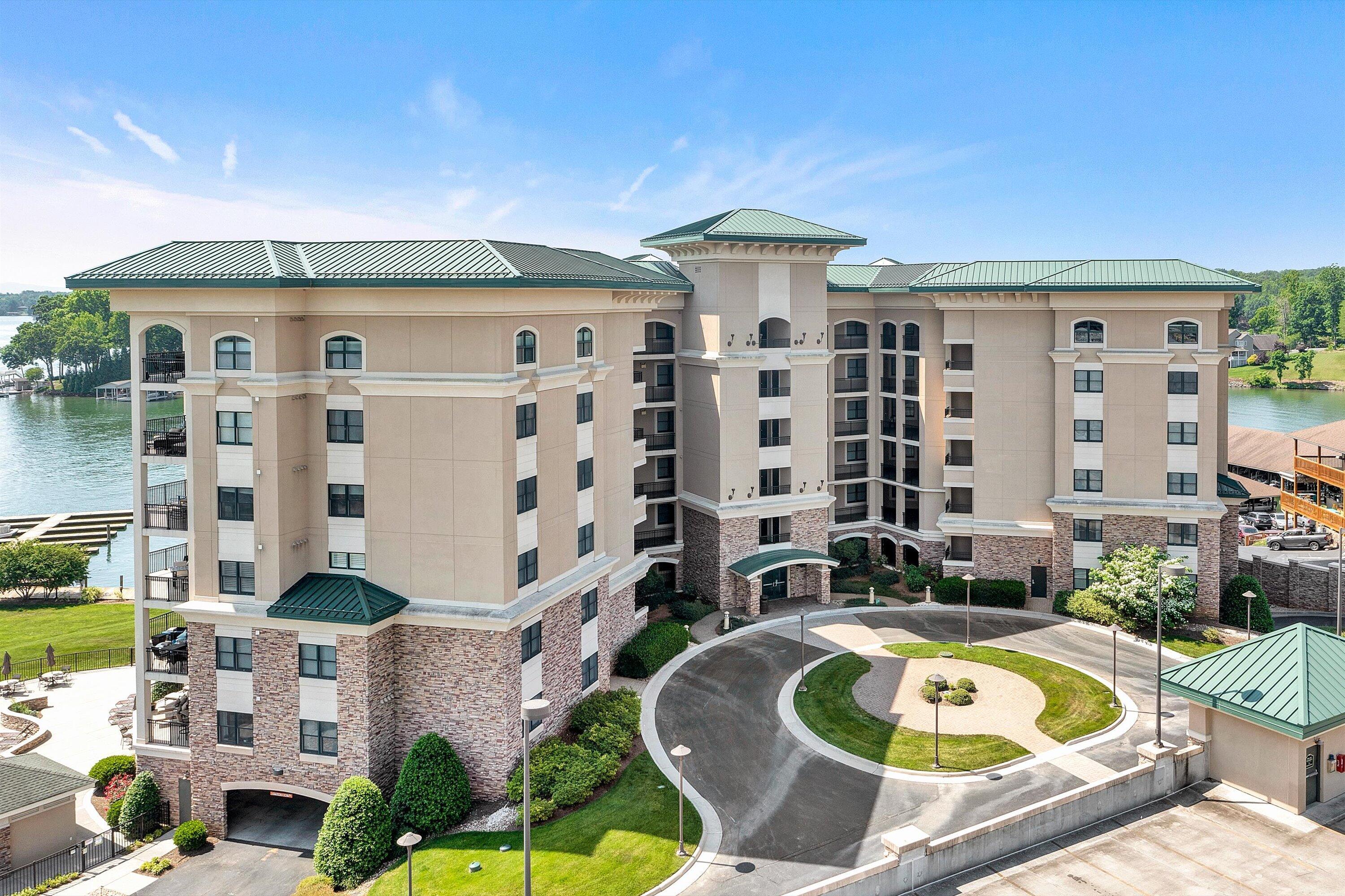 Image 2: 100 Bridgewater Pointe Place #201 (5)