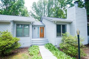 45 Travers CIR