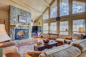 35 Lake Pointe Cove CT