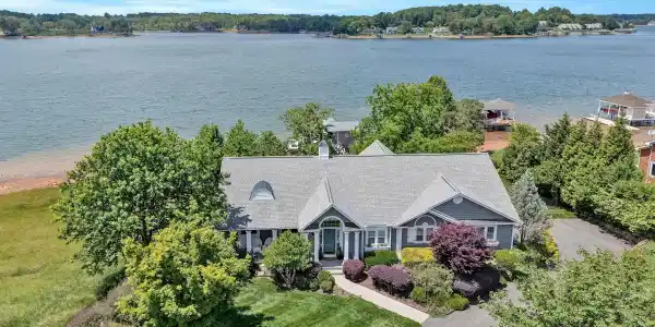 155 Shoreline CIR