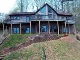 106 Greenwood LN