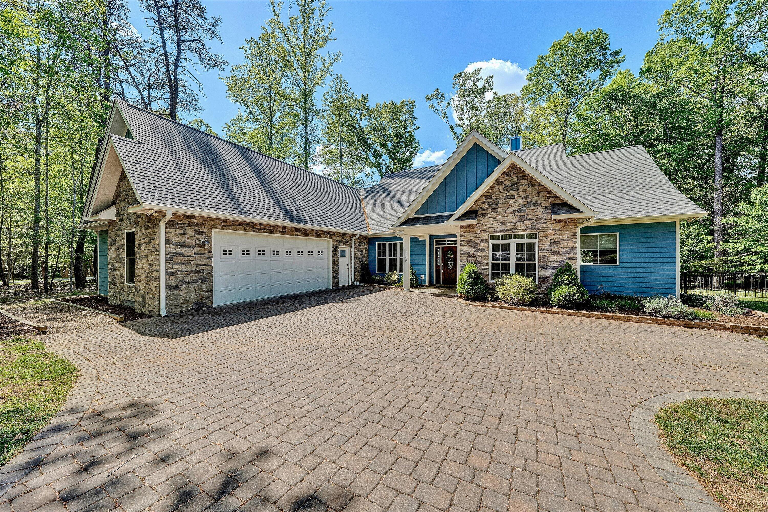 Image 2: 165 Peninsula Drive