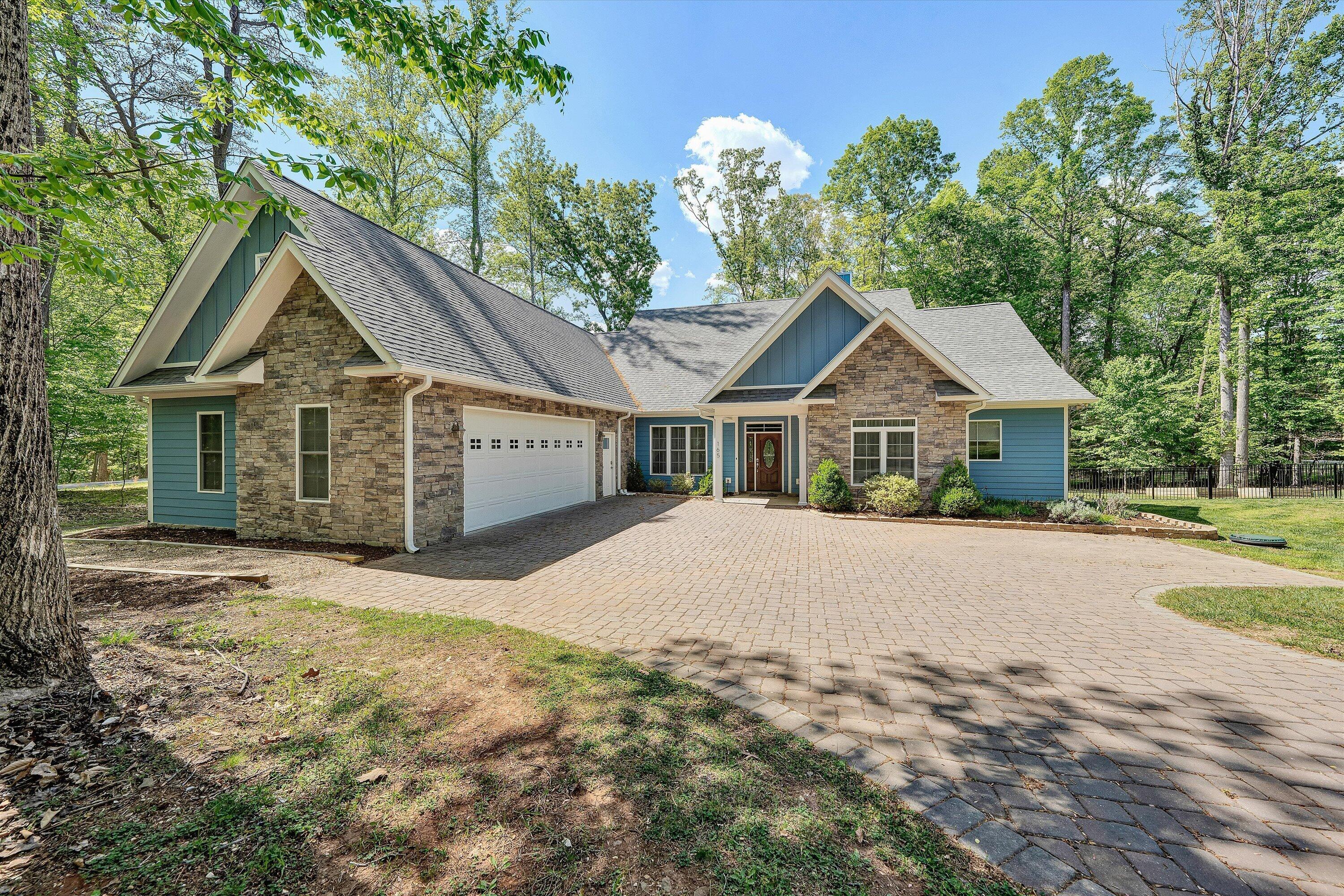 Image 3: 165 Peninsula Drive