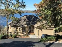 270 Village LN