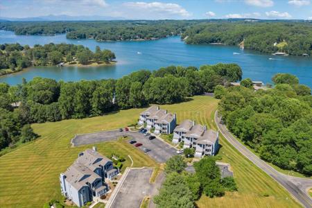 71 Waterside CIR
