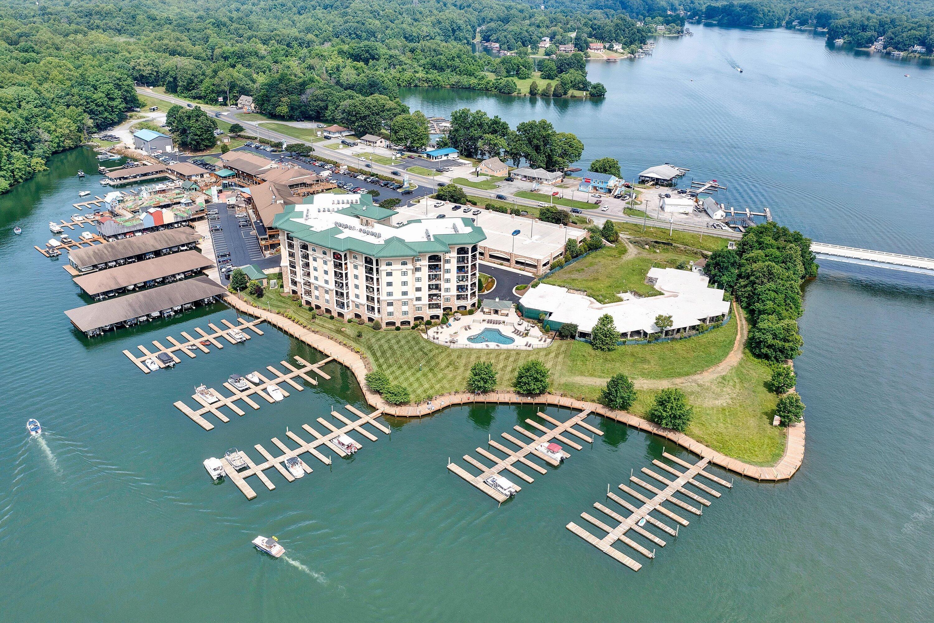 Image 3: 100 Bridgewater Pointe Place #401 (34)