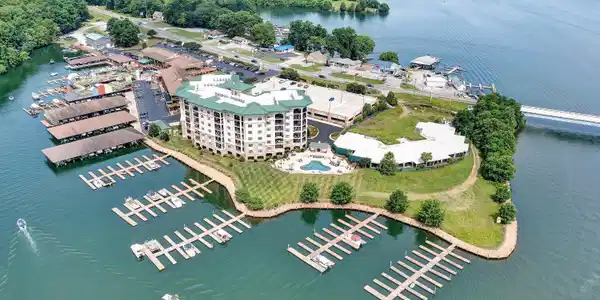 Image 3: 100 Bridgewater Pointe Place #401 (34)