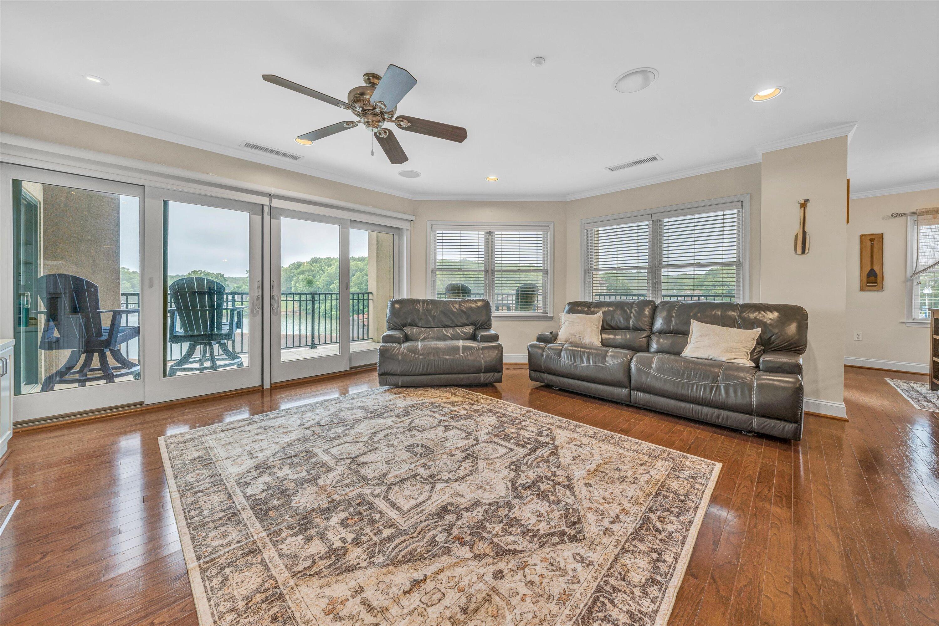Image 4: 100 Bridgewater Pointe Place #401 (14)