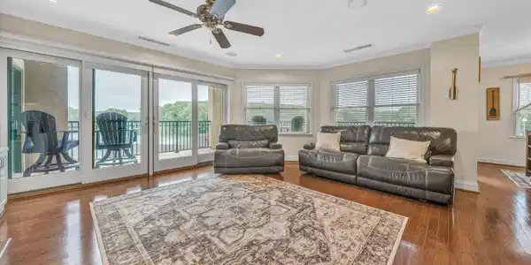 Image 4: 100 Bridgewater Pointe Place #401 (14)