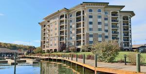 100 Bridgewater Pointe PL Unit #404