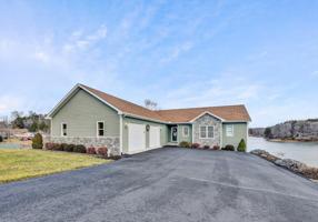 40 Meadow Wood PL