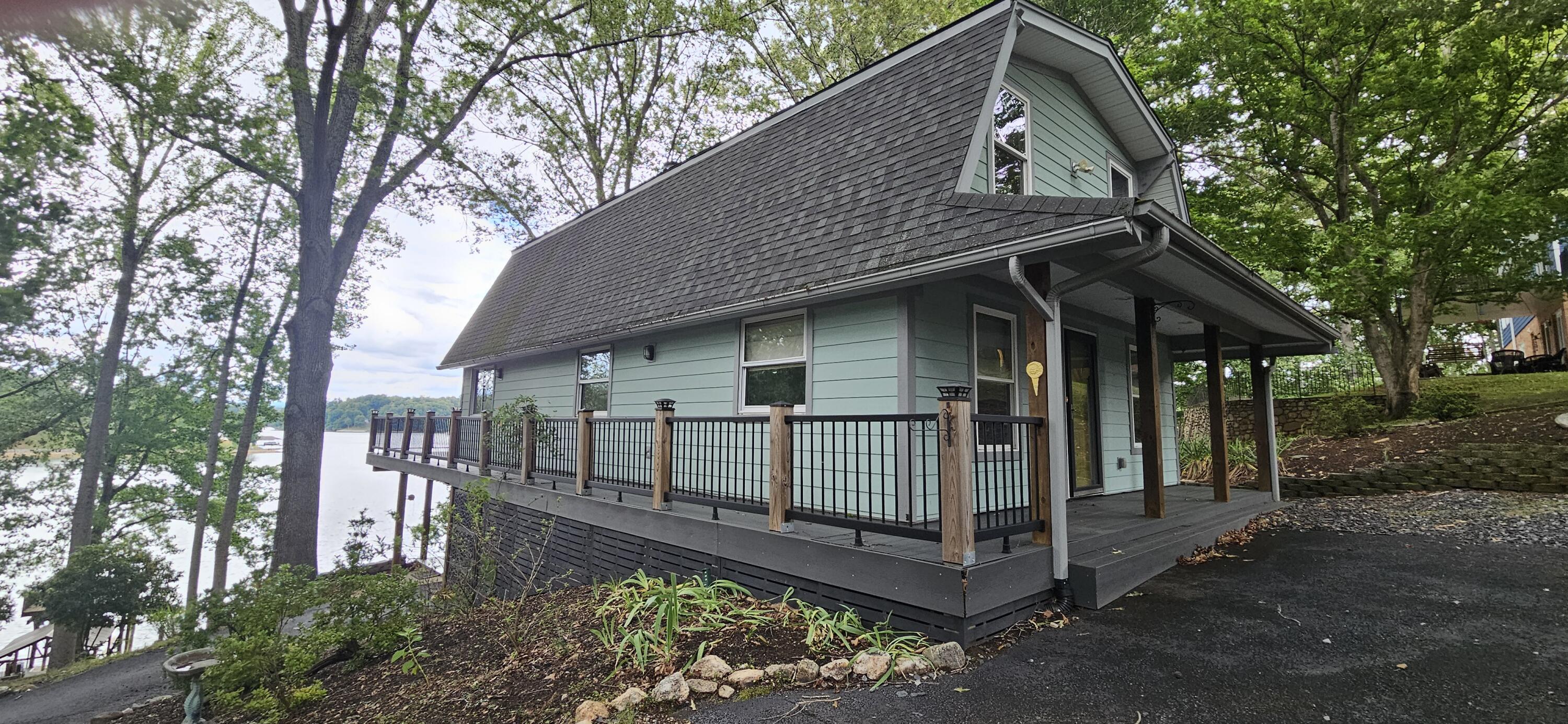 Image 1: Adorable lake home
