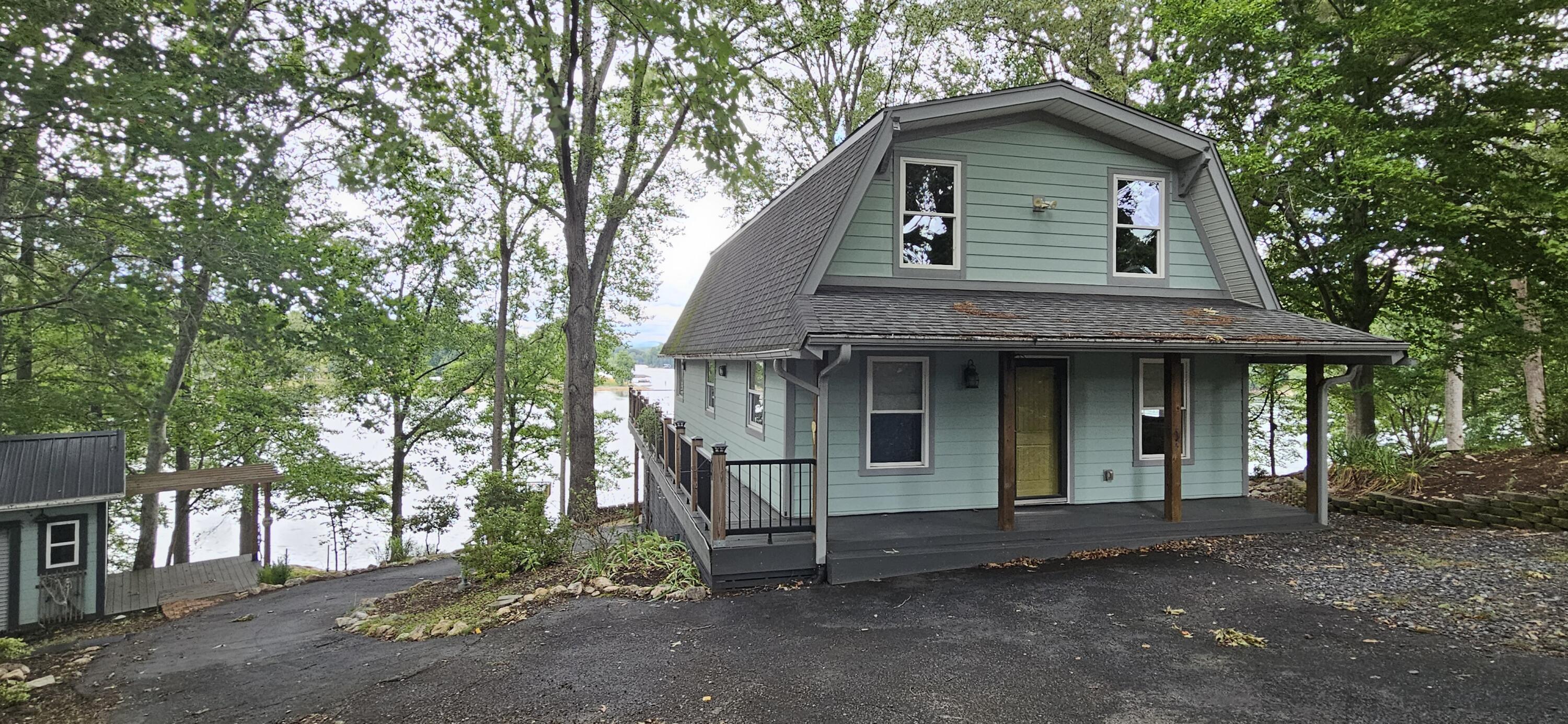 Image 3: Great property & lake views