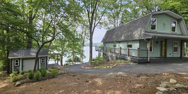 Image 3: Home & storage shed
