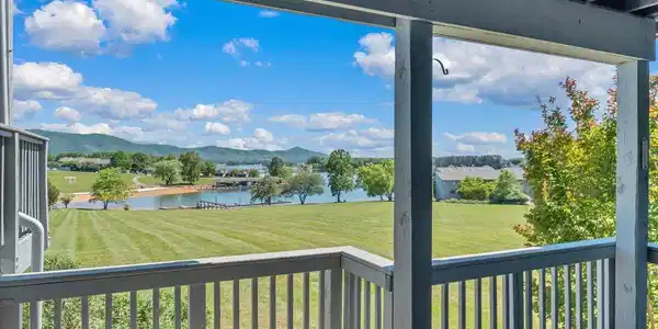 120 Sailors Cove DR