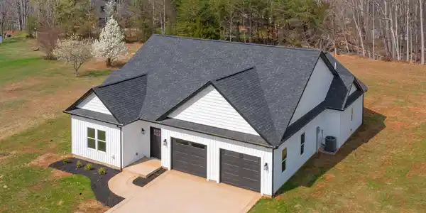 Image 3: 380 Parford Lane