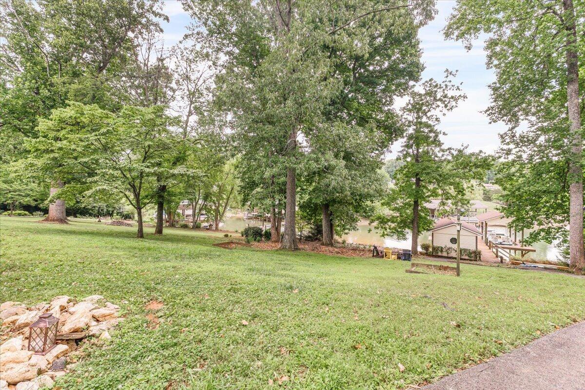 Image 2: 40-106 Clubhouse Drive-40