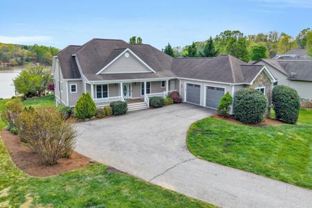 105 Inlet DR