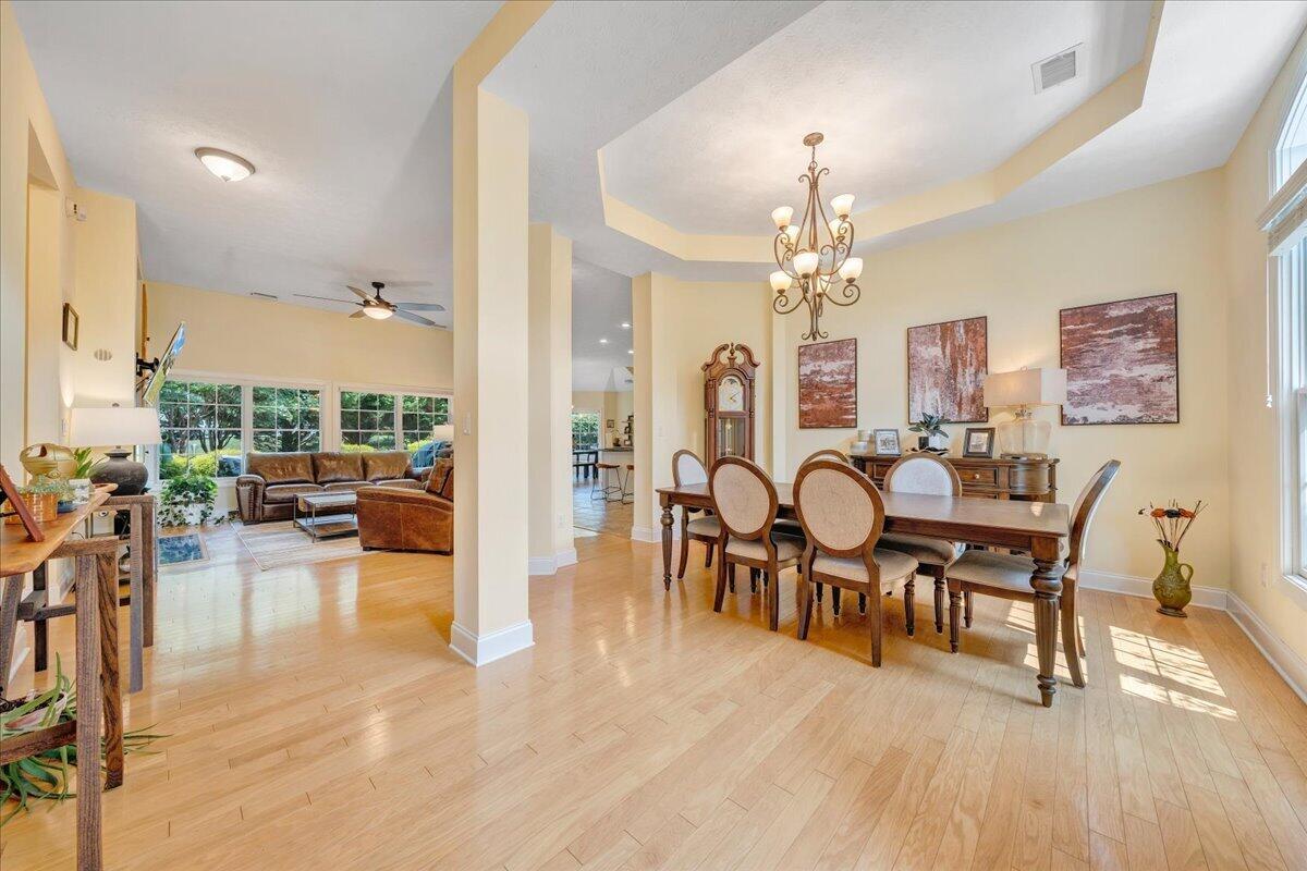 Image 4: Foyer