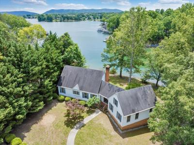 414 Strawberry Banks DR