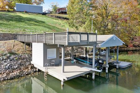 2228 Thomason LN