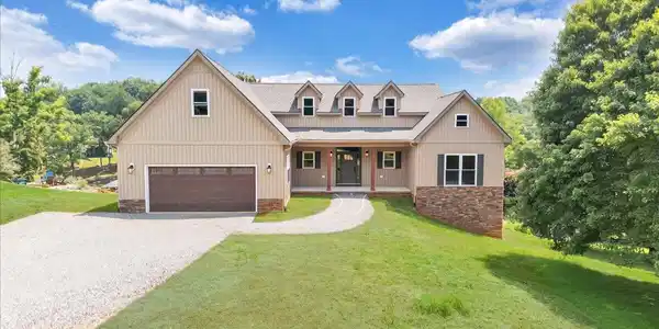 371 LAKE VIEW POINT
