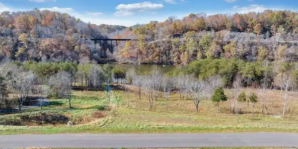 Image 3: lot 3 3