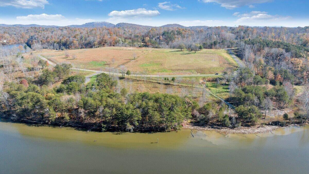Image 4: lot 3 6