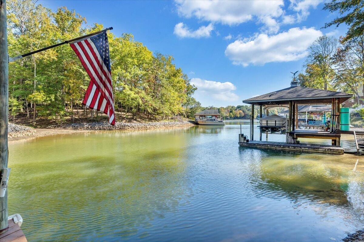 Image 4: Waterfront Property