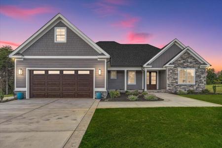 1051 Golf View CT