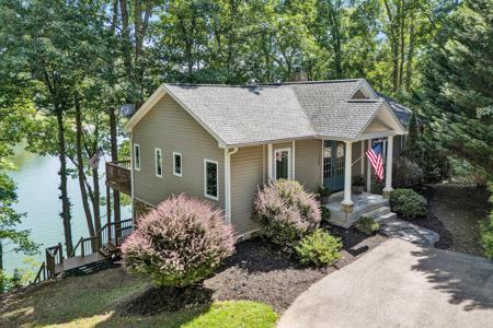 335 Lakecrest DR
