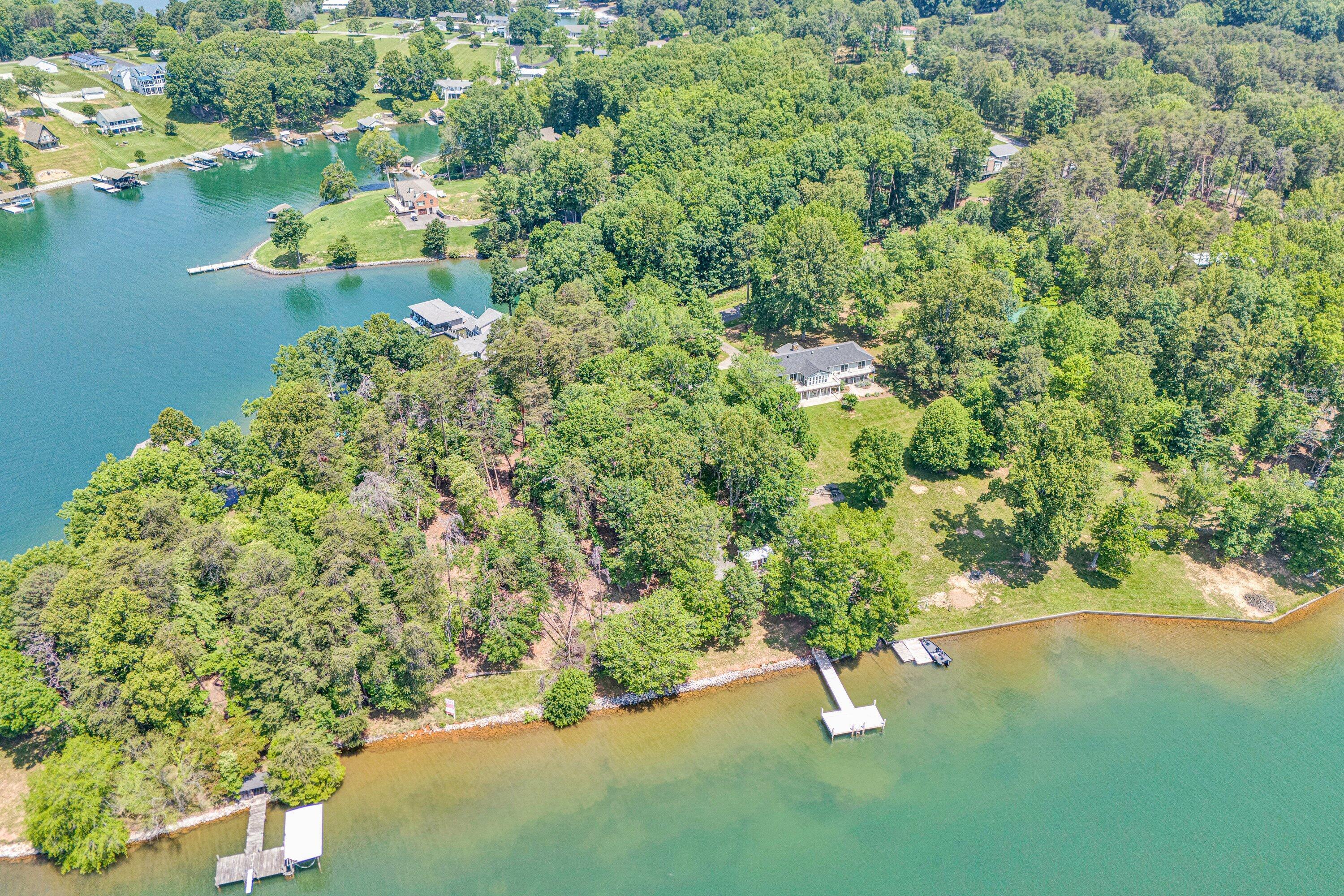Image 1: Exquisite property on Smith Mountain Lke
