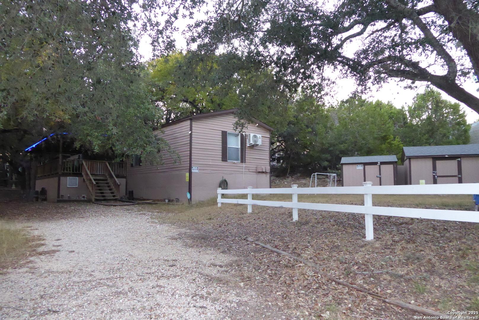 Image 4: main entrance driveway