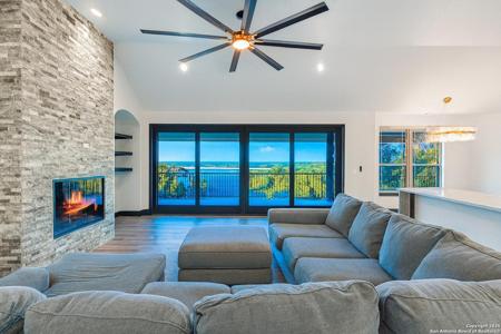 141 Oak Shores