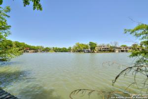 832 Lakeview Trail