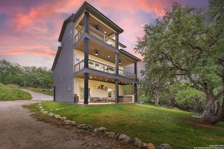 2488 Waterfront Park Dr