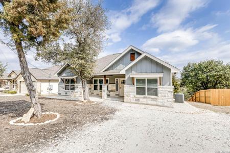 1127 Cedar Bend