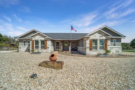 1123 Long Hollow