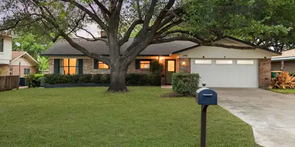 206 E Pheasant