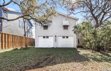 2748 Lakeshore