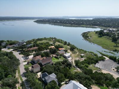 1761 Lakeside W