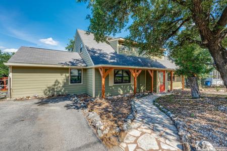 1609 Winding Creek