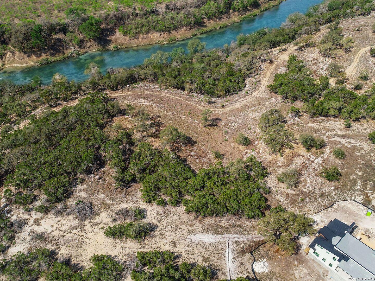 Image 3: Overview at culdesac-River levels vary seasonally