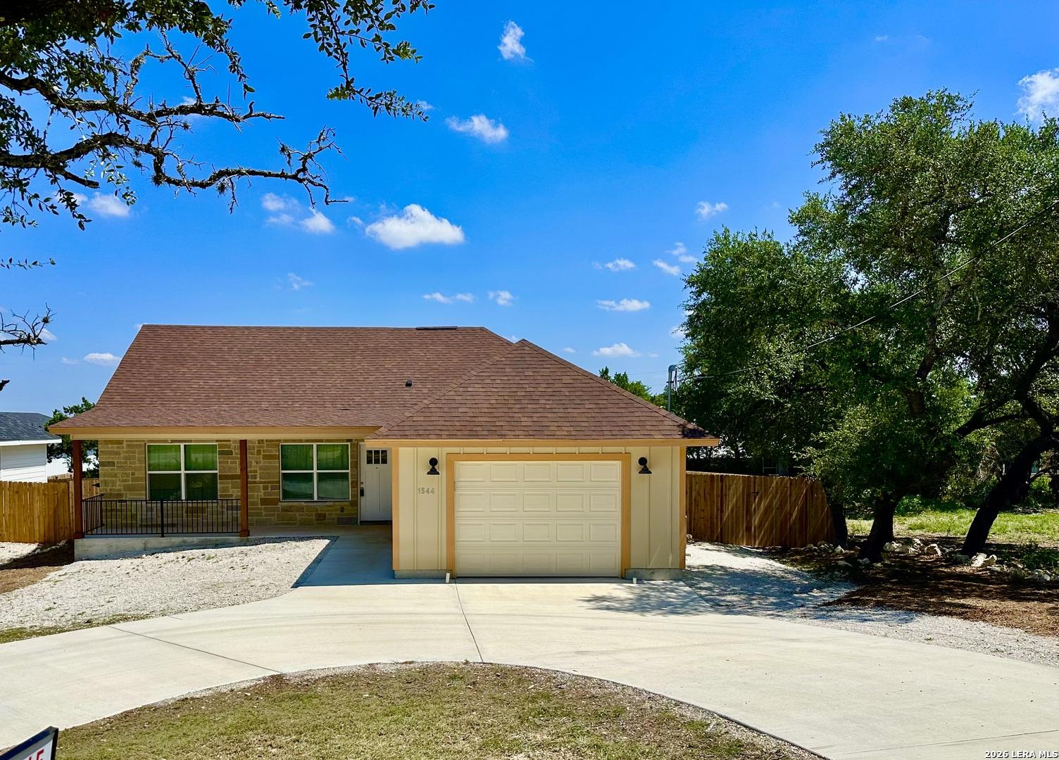 Image 4: Recently added privacy fence