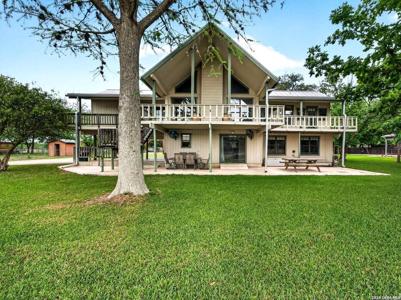 199 LAKESHORE DR S