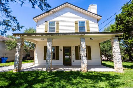 1213 LAKEVIEW DRIVE