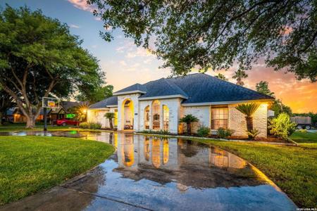 601 WOODLAKE DR
