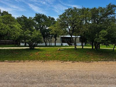 701 LAKESHORE LN